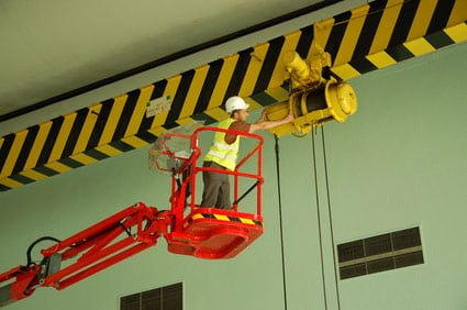 Czy pracownik biurowy musi mieć badania do pracy na wysokościach